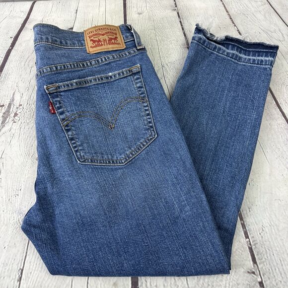 Levi's Women's Size 30 Blue Boyfriend Distressed Medium Wash Stretch Denim Jeans - Picture 1 of 12